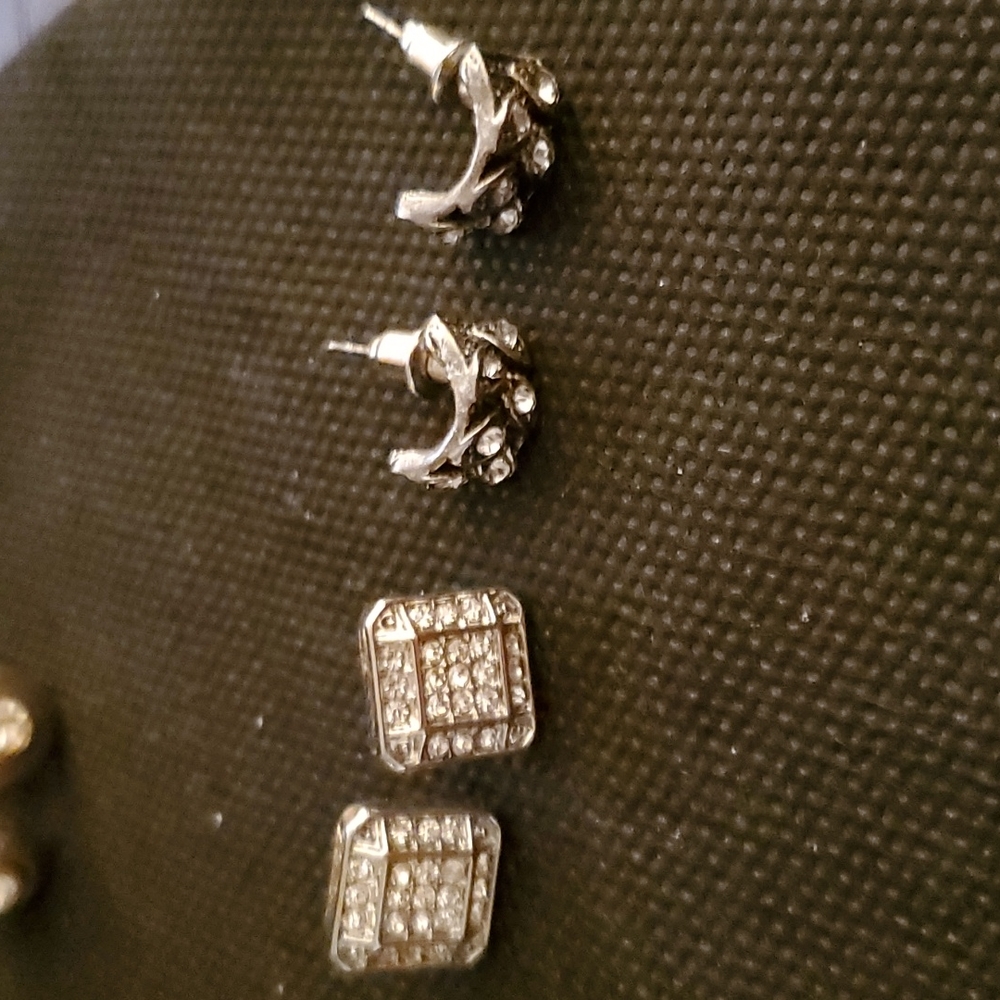 2 PAIR OF SILVER TONE FASHION EARRINGS